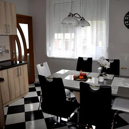 Orchidea Apartman Apartament Makó